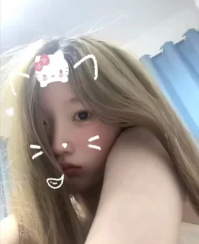 年轻桥北笑笑