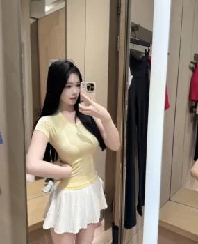 高颜值漂亮小甜妹