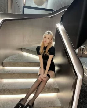 有点韩范白皙皮肤洗头妹下班之后就兼职