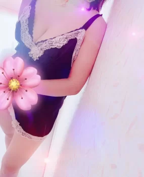 刚下水的韵味少妇