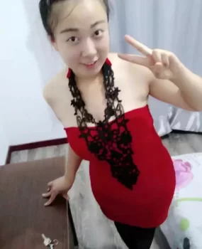 分享超爽丰满兼职小妹